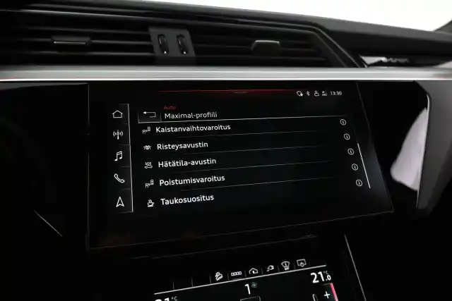 Harmaa Maastoauto, Audi e-tron – VAR-18089