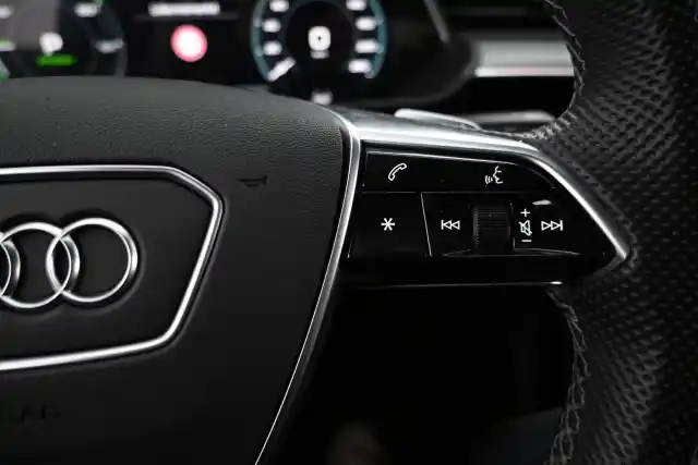Harmaa Maastoauto, Audi e-tron – VAR-18089