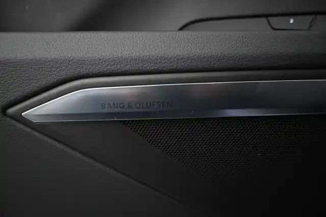 Harmaa Maastoauto, Audi e-tron – VAR-18089