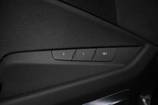 Harmaa Maastoauto, Audi e-tron – VAR-18089
