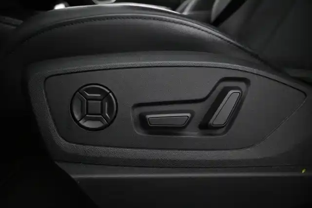 Harmaa Maastoauto, Audi e-tron – VAR-18089