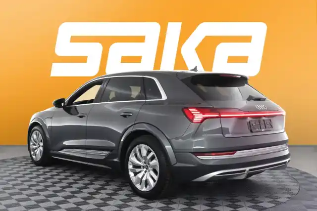 Harmaa Maastoauto, Audi e-tron – VAR-18089