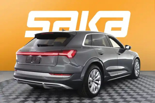 Harmaa Maastoauto, Audi e-tron – VAR-18089