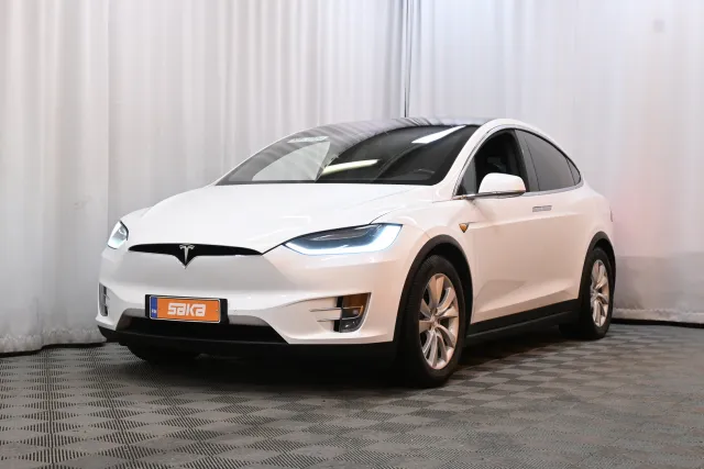 Valkoinen Maastoauto, Tesla Model X – VAR-18136