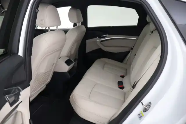 Valkoinen Coupe, Audi e-tron – VAR-18166