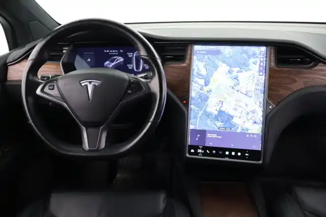 Harmaa Maastoauto, Tesla Model X – VAR-18345