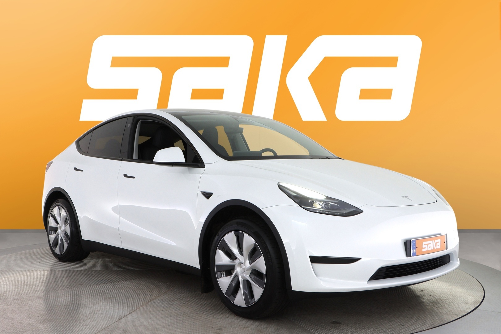 Valkoinen Maastoauto, Tesla Model Y – VAR-18480, kuva 1