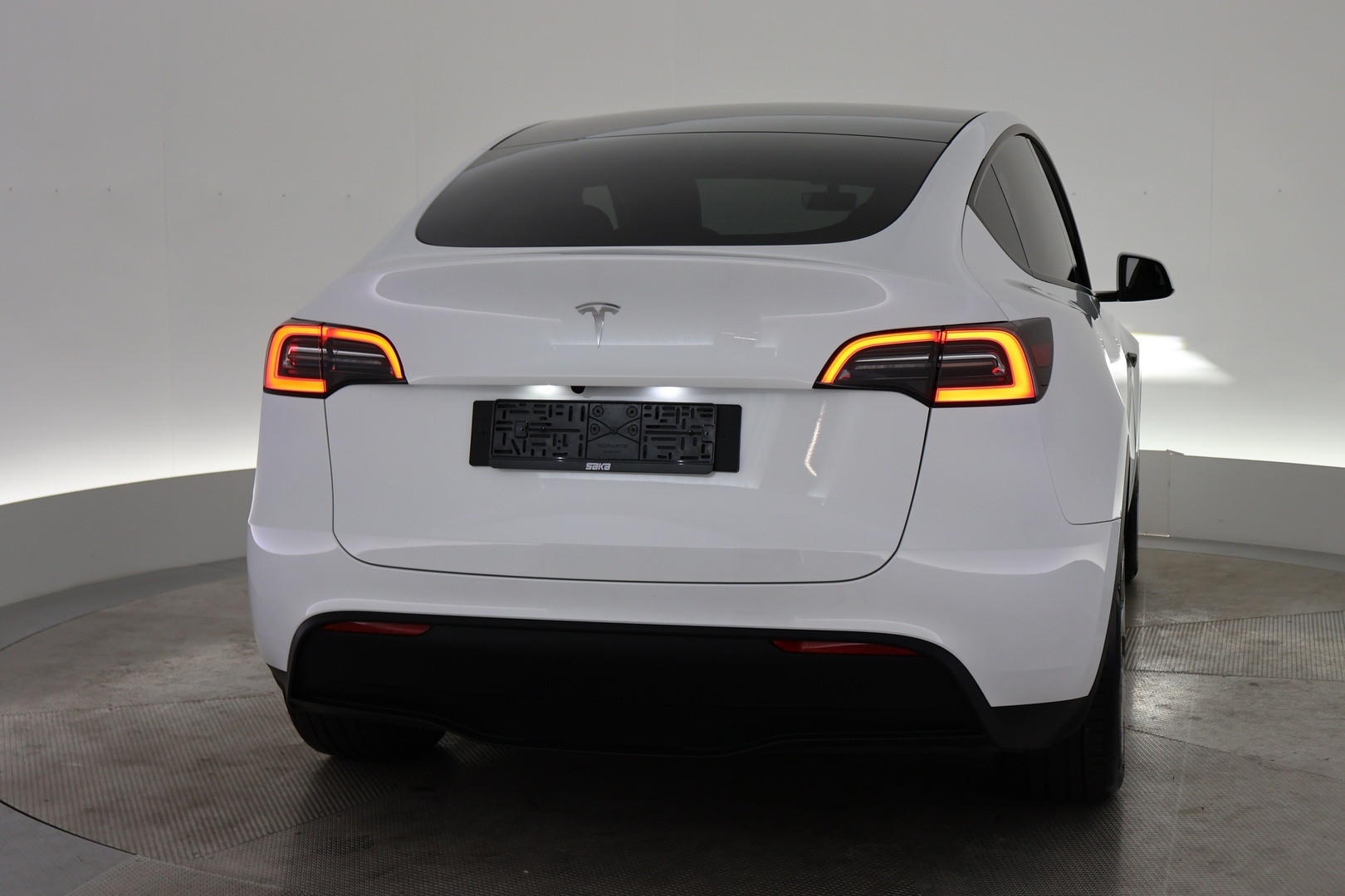 Valkoinen Maastoauto, Tesla Model Y – VAR-18480, kuva 10