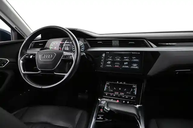 Musta Maastoauto, Audi e-tron – VAR-18520