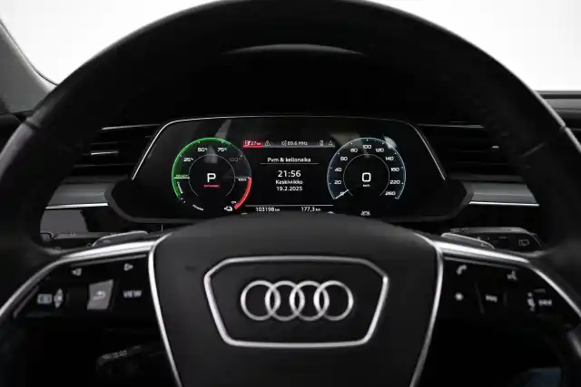 Musta Maastoauto, Audi e-tron – VAR-18520