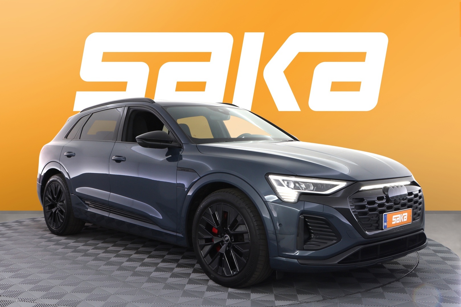 Sininen Maastoauto, Audi Q8 e-tron – VAR-18531