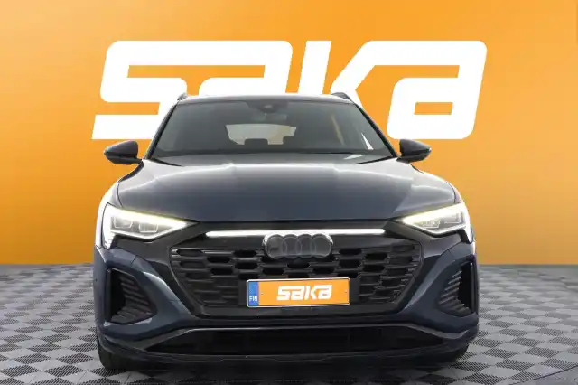 Sininen Maastoauto, Audi Q8 e-tron – VAR-18531