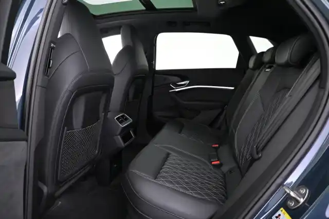 Sininen Maastoauto, Audi Q8 e-tron – VAR-18531