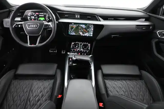 Sininen Maastoauto, Audi Q8 e-tron – VAR-18531