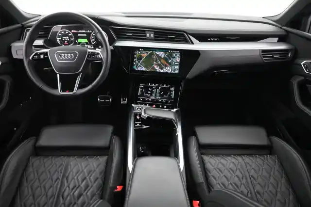 Sininen Maastoauto, Audi Q8 e-tron – VAR-18531
