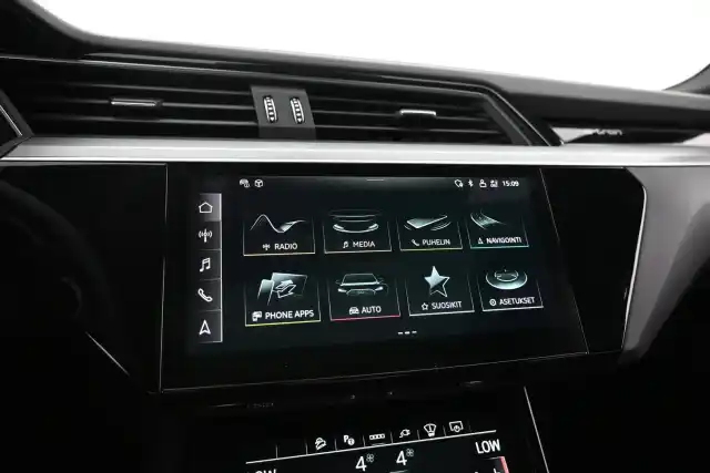Sininen Maastoauto, Audi Q8 e-tron – VAR-18531