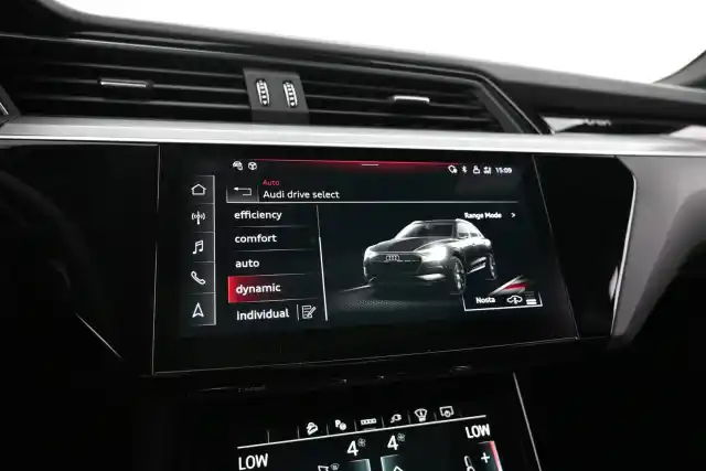 Sininen Maastoauto, Audi Q8 e-tron – VAR-18531