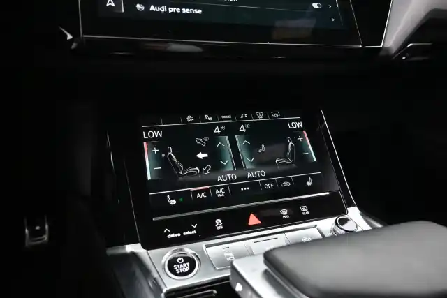 Sininen Maastoauto, Audi Q8 e-tron – VAR-18531