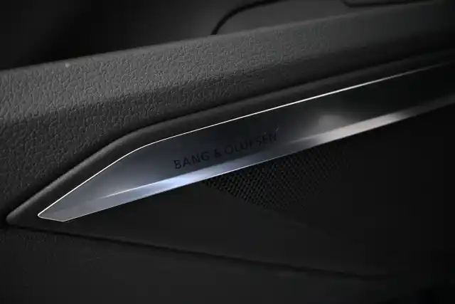 Sininen Maastoauto, Audi Q8 e-tron – VAR-18531