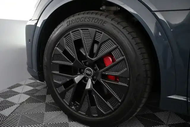 Sininen Maastoauto, Audi Q8 e-tron – VAR-18531