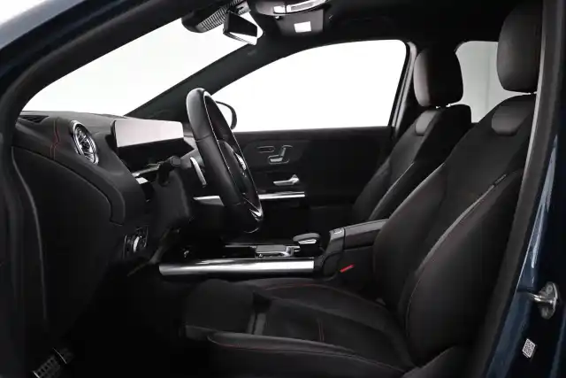 Sininen Maastoauto, Mercedes-Benz EQA – VAR-18694