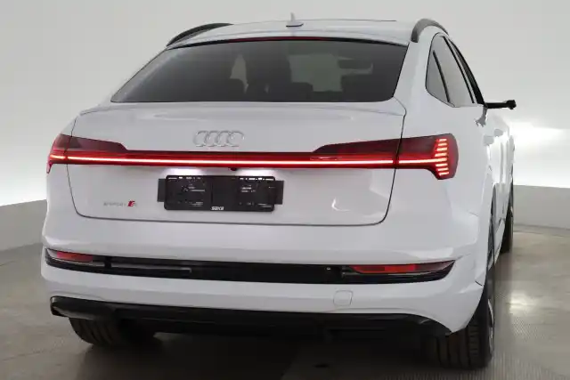 Valkoinen Coupe, Audi e-tron – VAR-18732