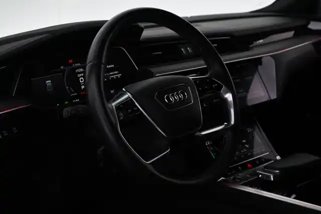 Sininen Maastoauto, Audi e-tron – VAR-19651