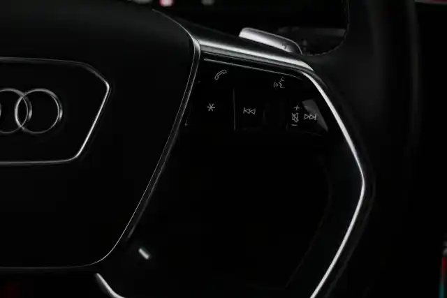 Sininen Maastoauto, Audi e-tron – VAR-19651