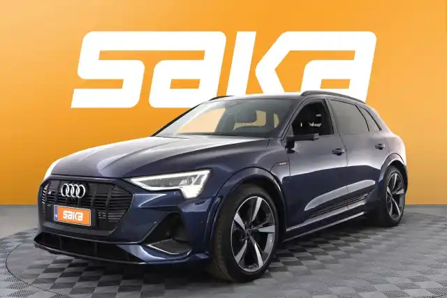 Sininen Maastoauto, Audi e-tron – VAR-19651