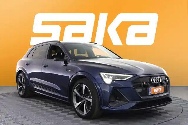 Sininen Maastoauto, Audi e-tron – VAR-19651