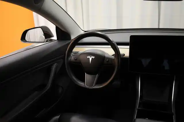 Musta Sedan, Tesla Model 3 – VAR-200074