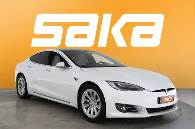 Valkoinen Sedan, Tesla Model S – VAR-20040