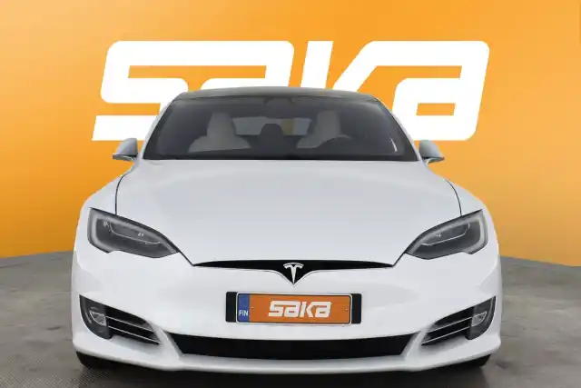 Valkoinen Sedan, Tesla Model S – VAR-20040