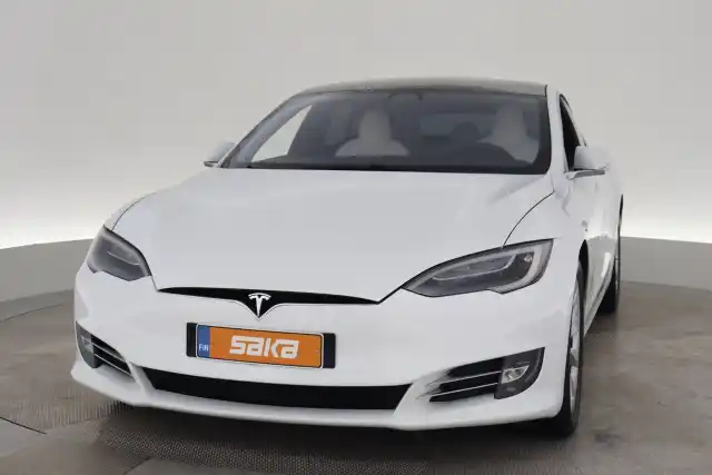 Valkoinen Sedan, Tesla Model S – VAR-20040