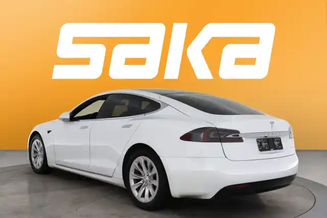 Valkoinen Sedan, Tesla Model S – VAR-20040