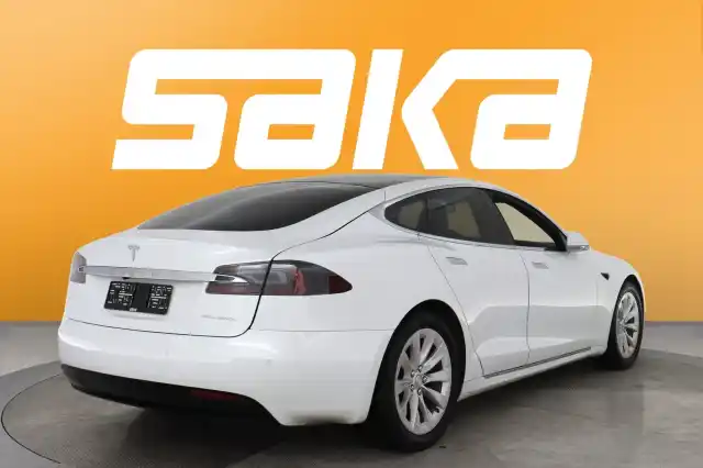 Valkoinen Sedan, Tesla Model S – VAR-20040