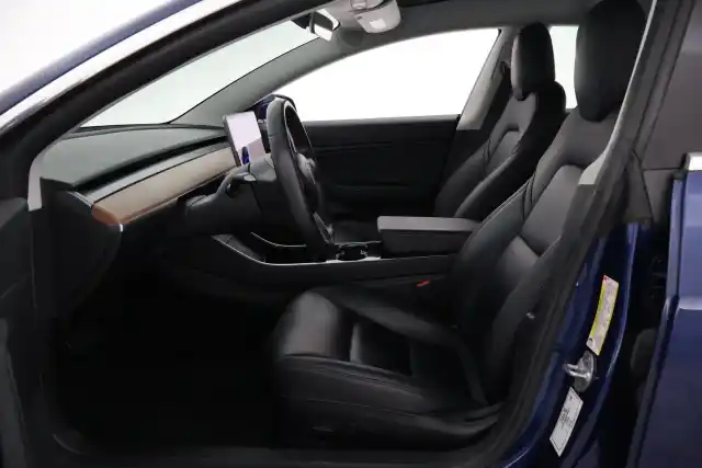 Sininen Sedan, Tesla Model 3 – VAR-201077