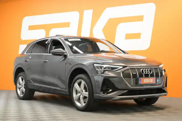 Harmaa Maastoauto, Audi e-tron – VAR-20122