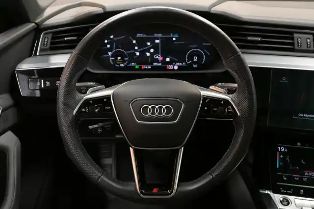 Harmaa Maastoauto, Audi e-tron – VAR-20122