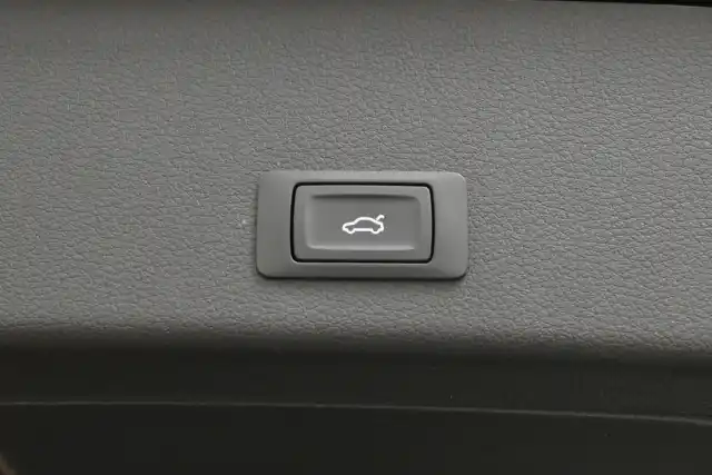 Harmaa Maastoauto, Audi e-tron – VAR-20122