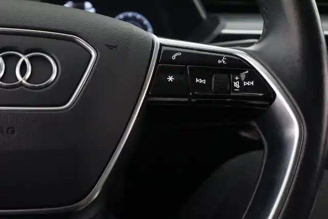 Musta Maastoauto, Audi e-tron – VAR-20205