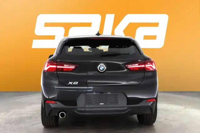 Musta Maastoauto, BMW X2 – VAR-20220