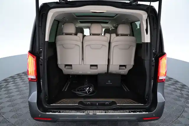 Harmaa Tila-auto, Mercedes-Benz EQV – VAR-20377