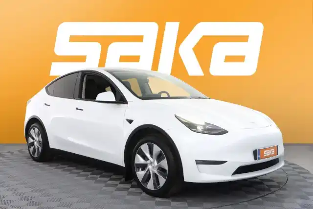 Valkoinen Maastoauto, Tesla Model Y – VAR-20386