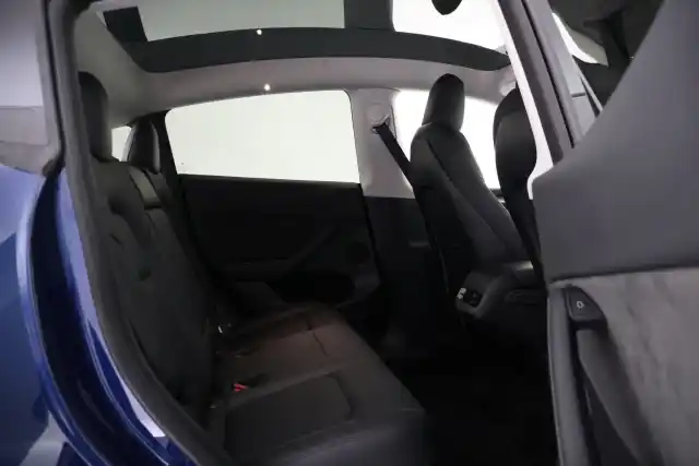 Sininen Maastoauto, Tesla Model Y – VAR-20488