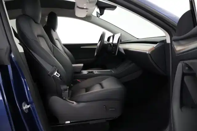 Sininen Maastoauto, Tesla Model Y – VAR-20488