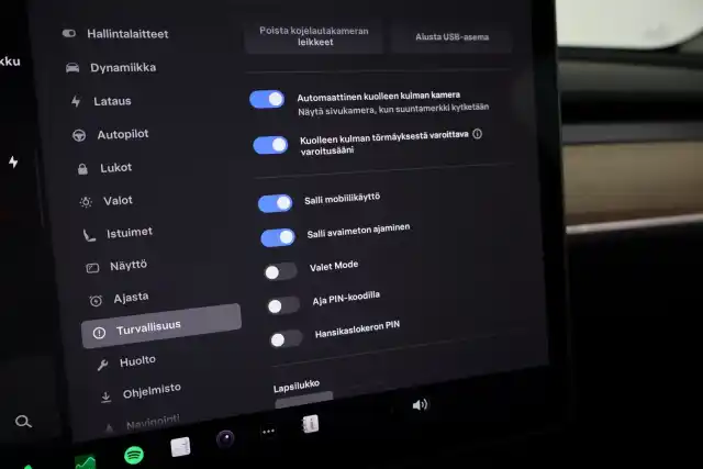 Sininen Maastoauto, Tesla Model Y – VAR-20488