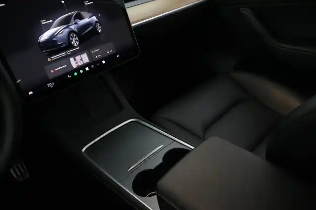 Sininen Maastoauto, Tesla Model Y – VAR-20488