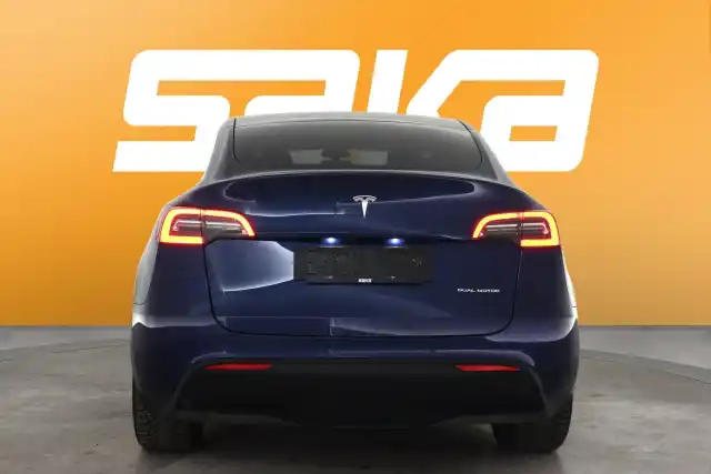 Sininen Maastoauto, Tesla Model Y – VAR-20488