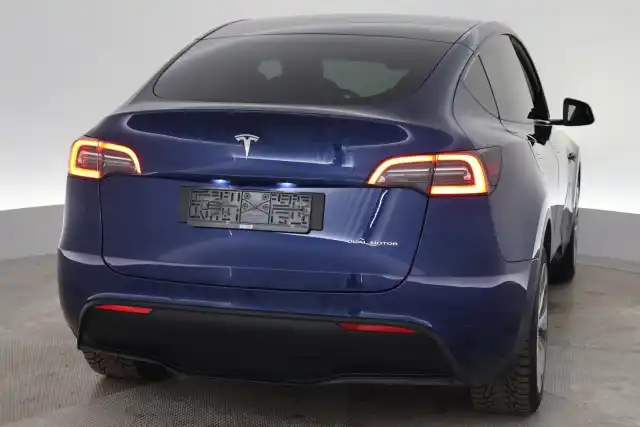 Sininen Maastoauto, Tesla Model Y – VAR-20488